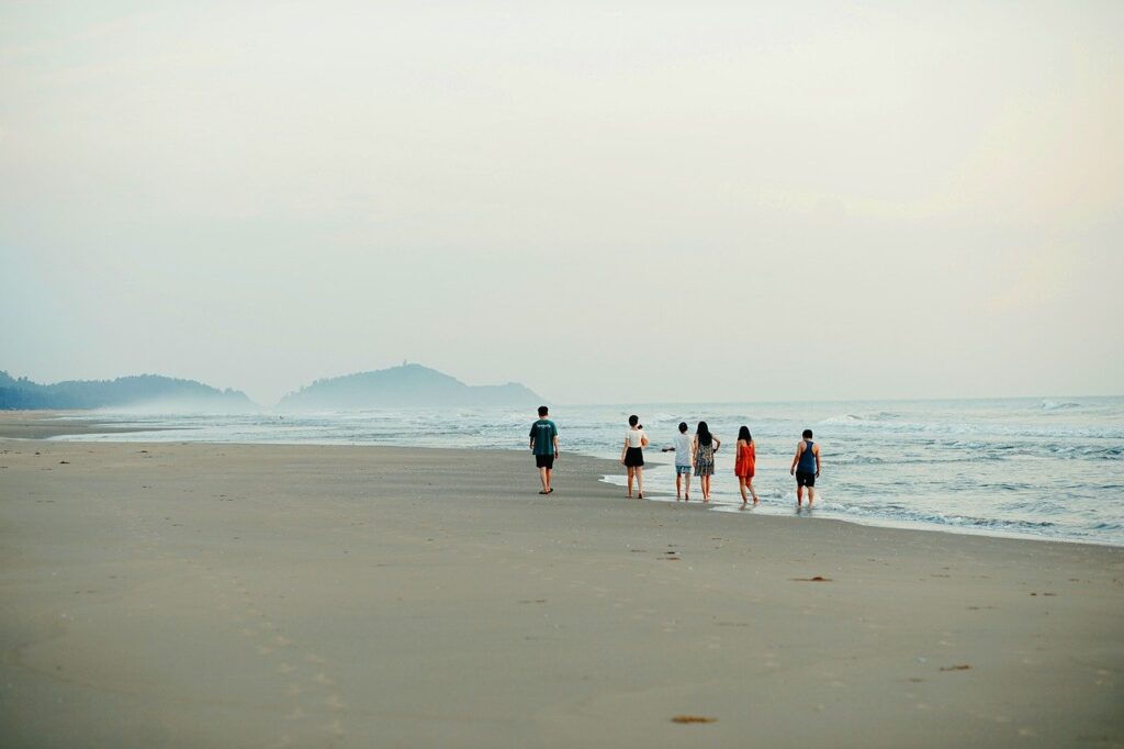 young, sea, friend